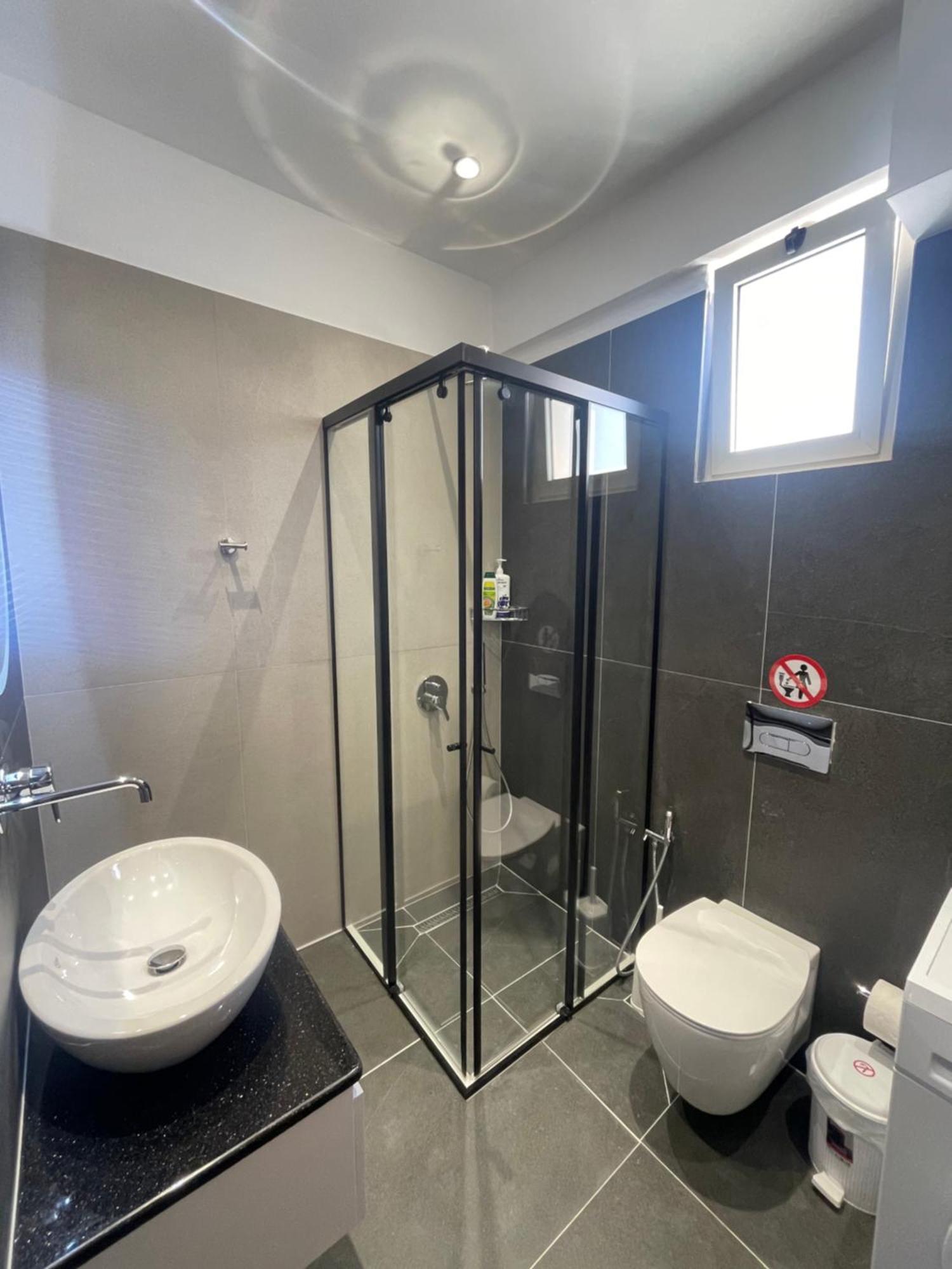 Sea Apartments Himare Luaran gambar